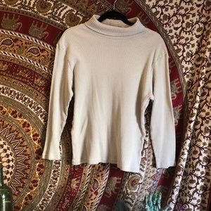 Cream longsleeve turtleneck